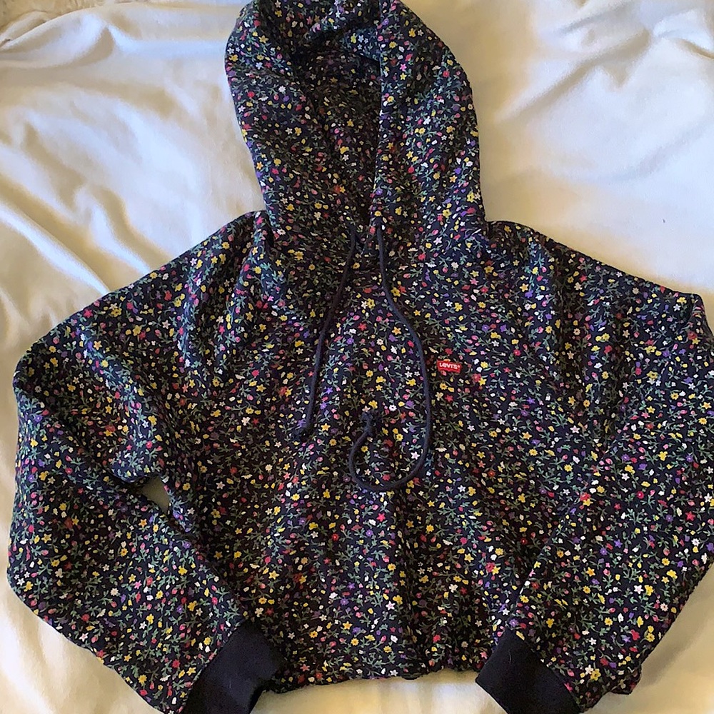 Cute Floral Levi’s Cropped Sweatshirt